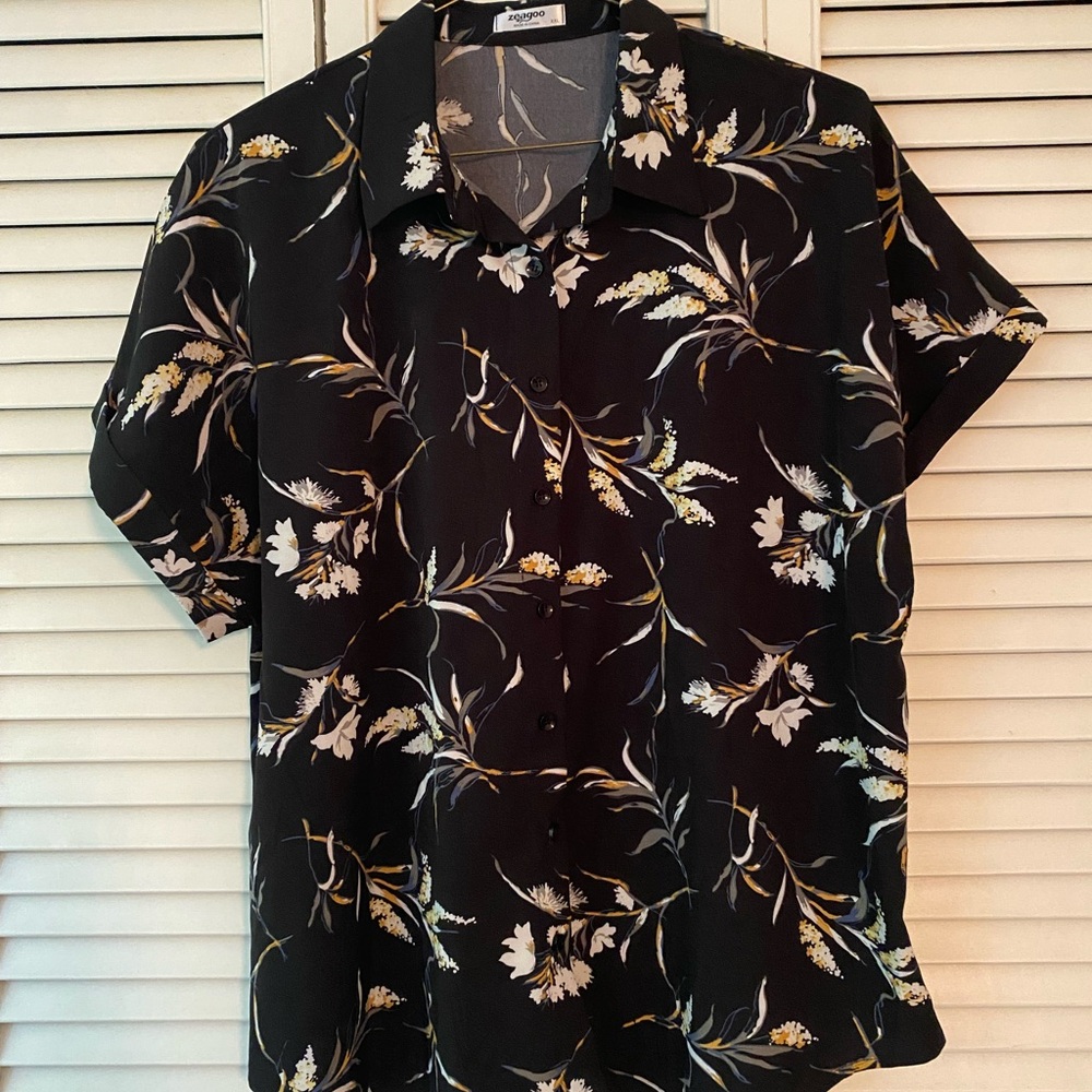 Zeagoo Black, White and goldCasual Button Down Shirt